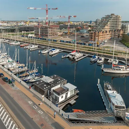 Houseboat-oostende بوتيل *