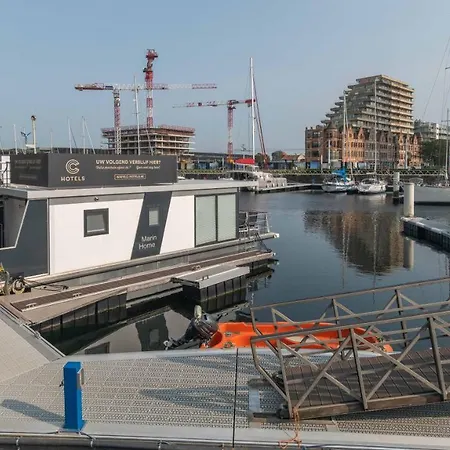 Houseboat-oostende بوتيل